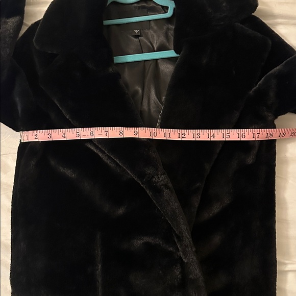 Express Women's Plush Black Faux Fur Jacket - Picture 4 of 4